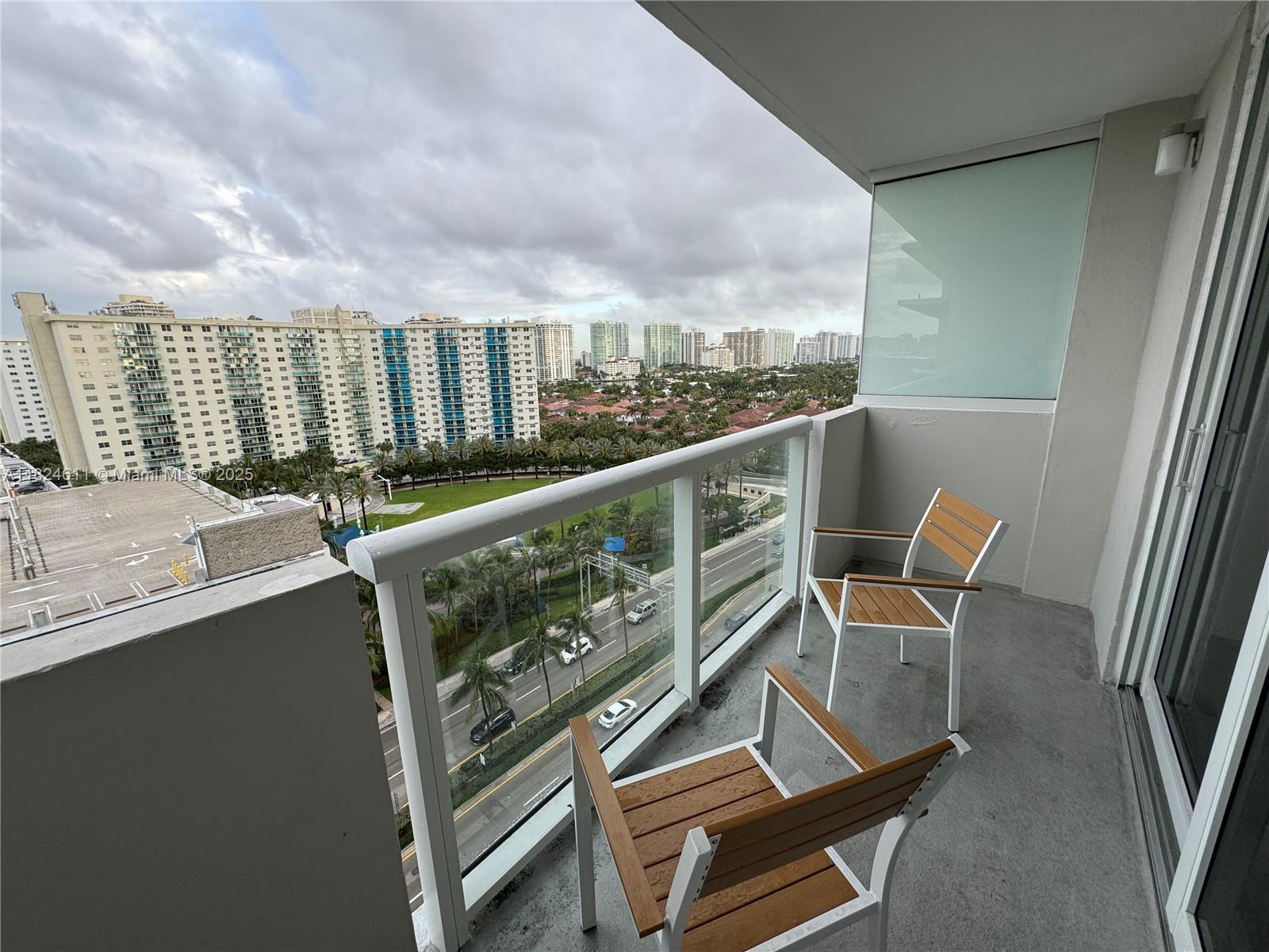 19201 Collins Ave # 1137, Sunny Isles Beach FL 33160 photo 2
