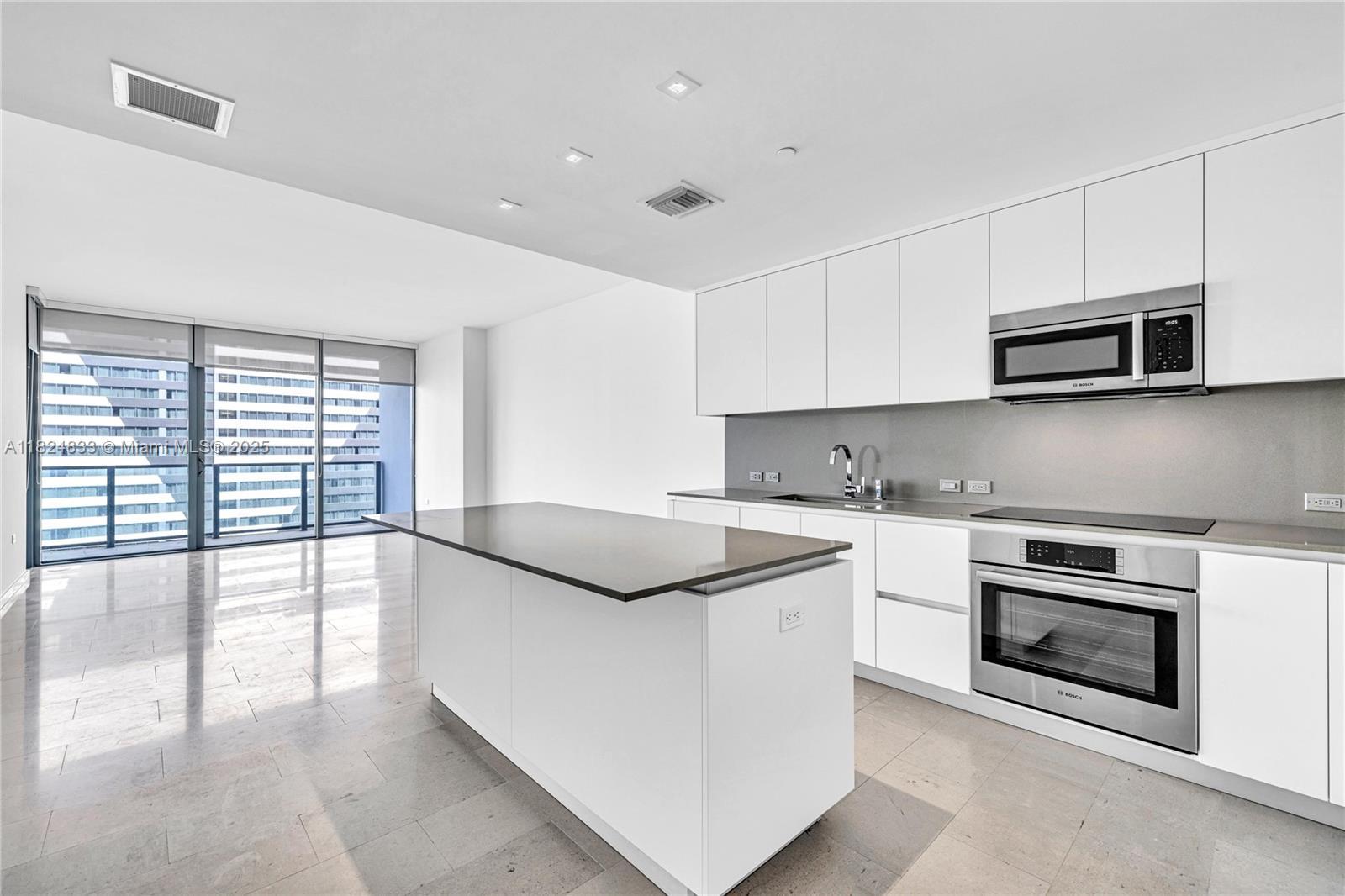 88 SW 7th St # 1006, Miami FL 33130