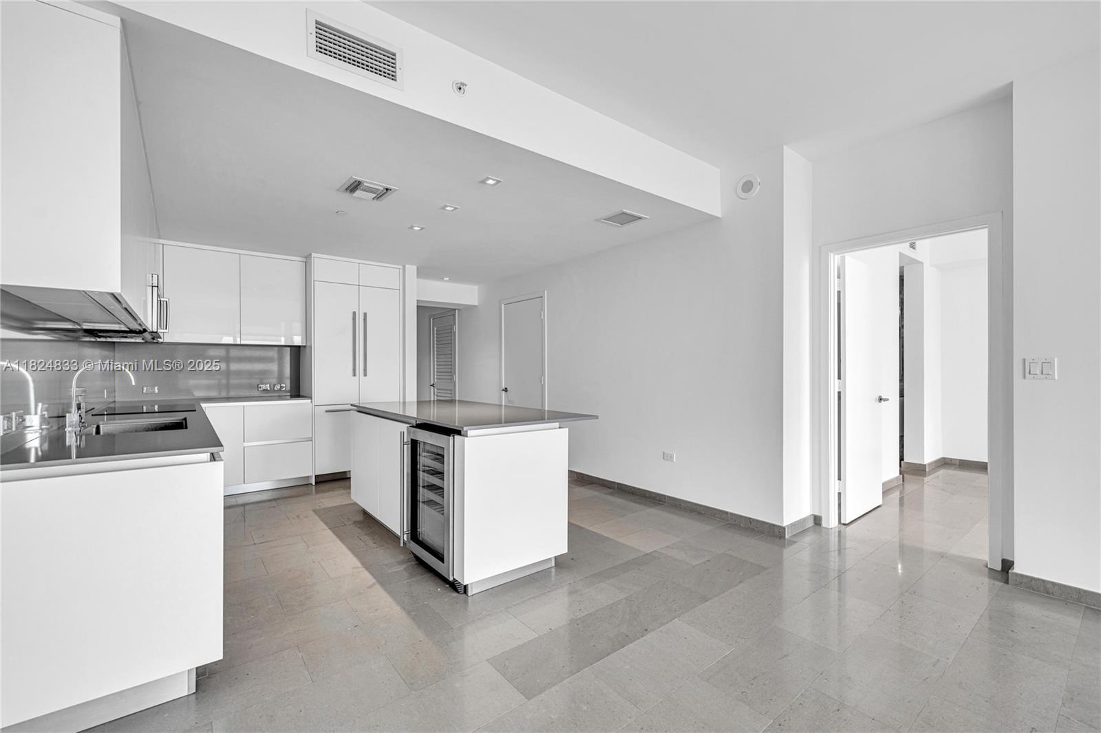 88 SW 7th St # 1006, Miami FL 33130 photo 5