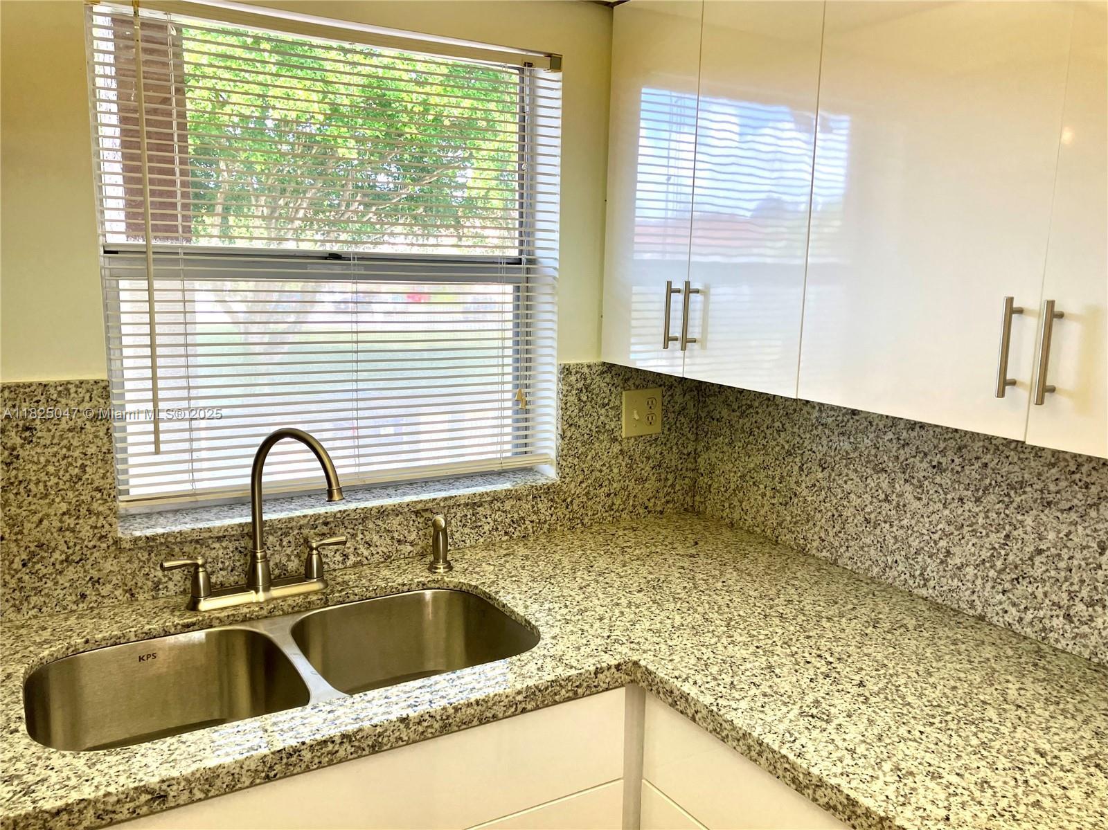 9041 Sunrise Lakes Blvd # 208, Sunrise FL 33322 photo 2