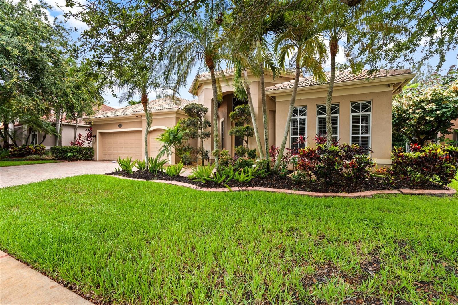8284 S Lake Forest Drive, Davie FL 33328 photo 2