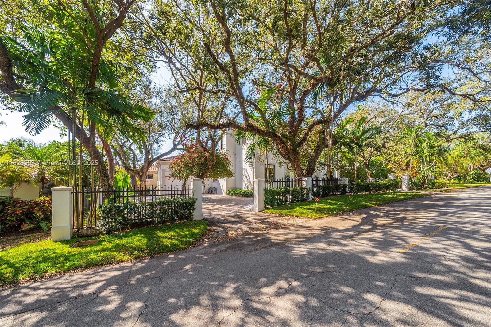 150 W Sunrise Ave, Coral Gables FL 33133 photo 2