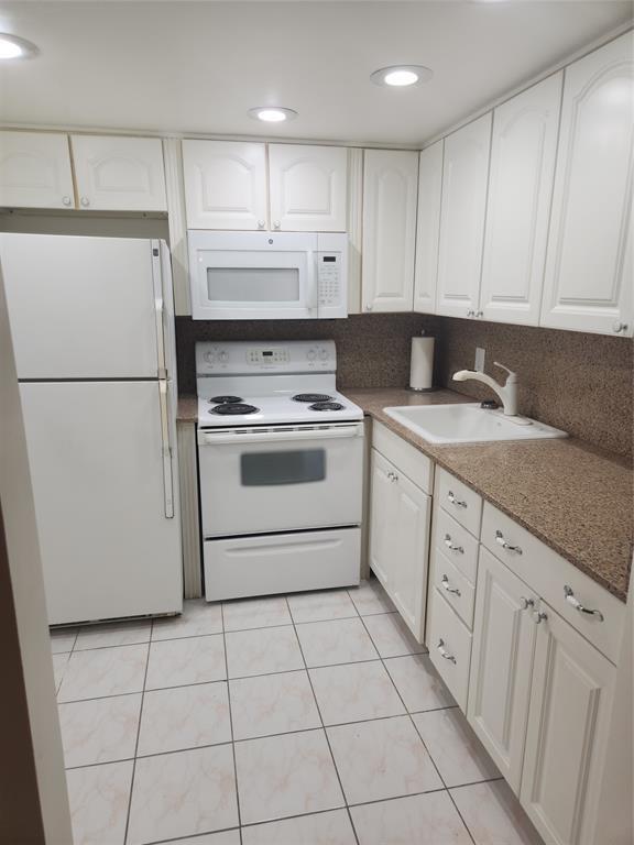 218 Farnham J # 218, Deerfield Beach FL 33442 photo 4