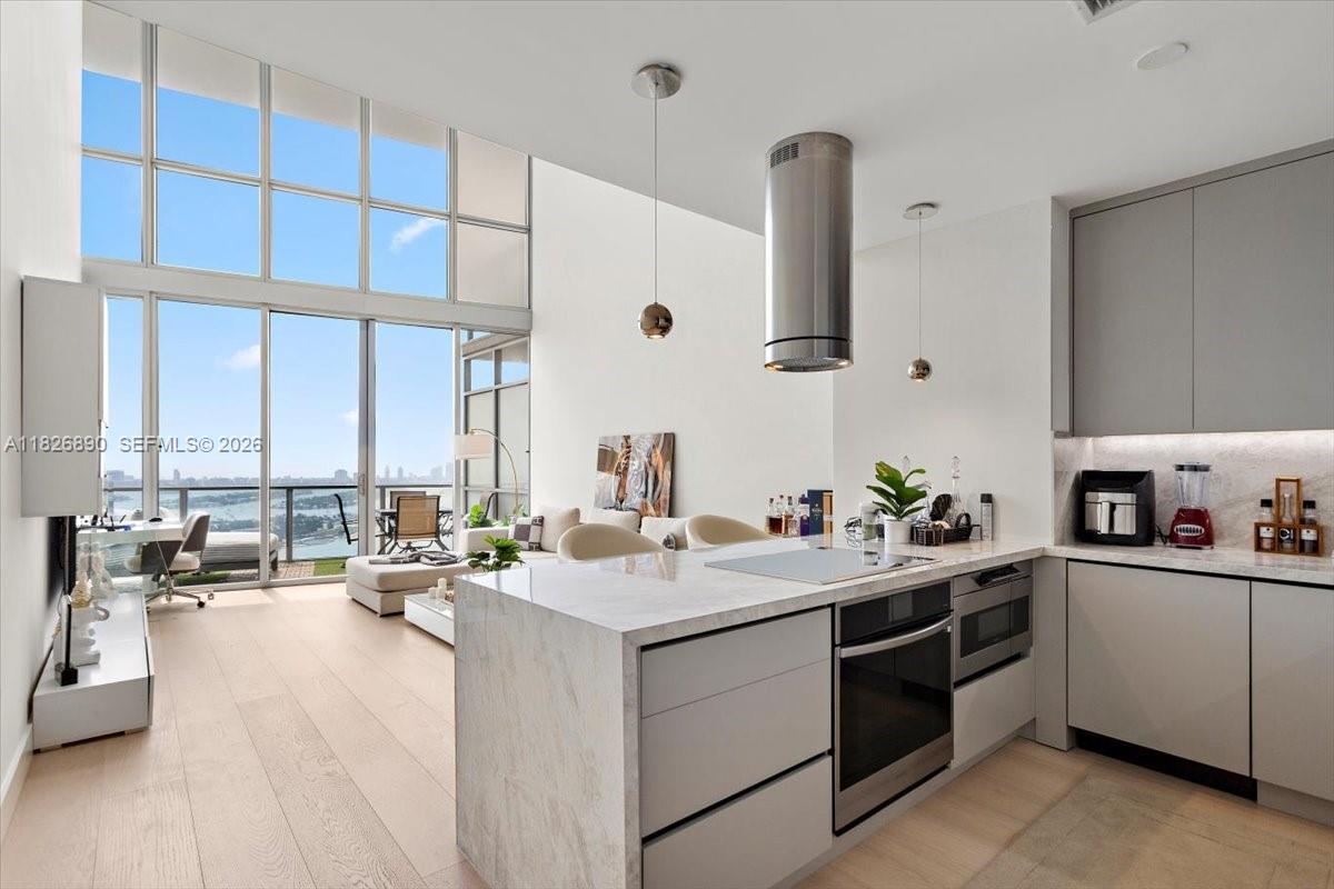 1100 Biscayne Blvd # 4305, Miami FL 33132 photo 2