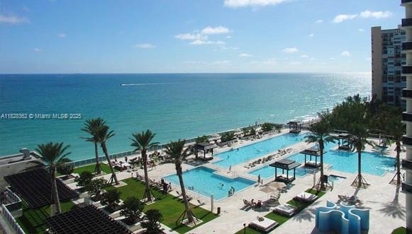Hallandale Beach, FL 33009