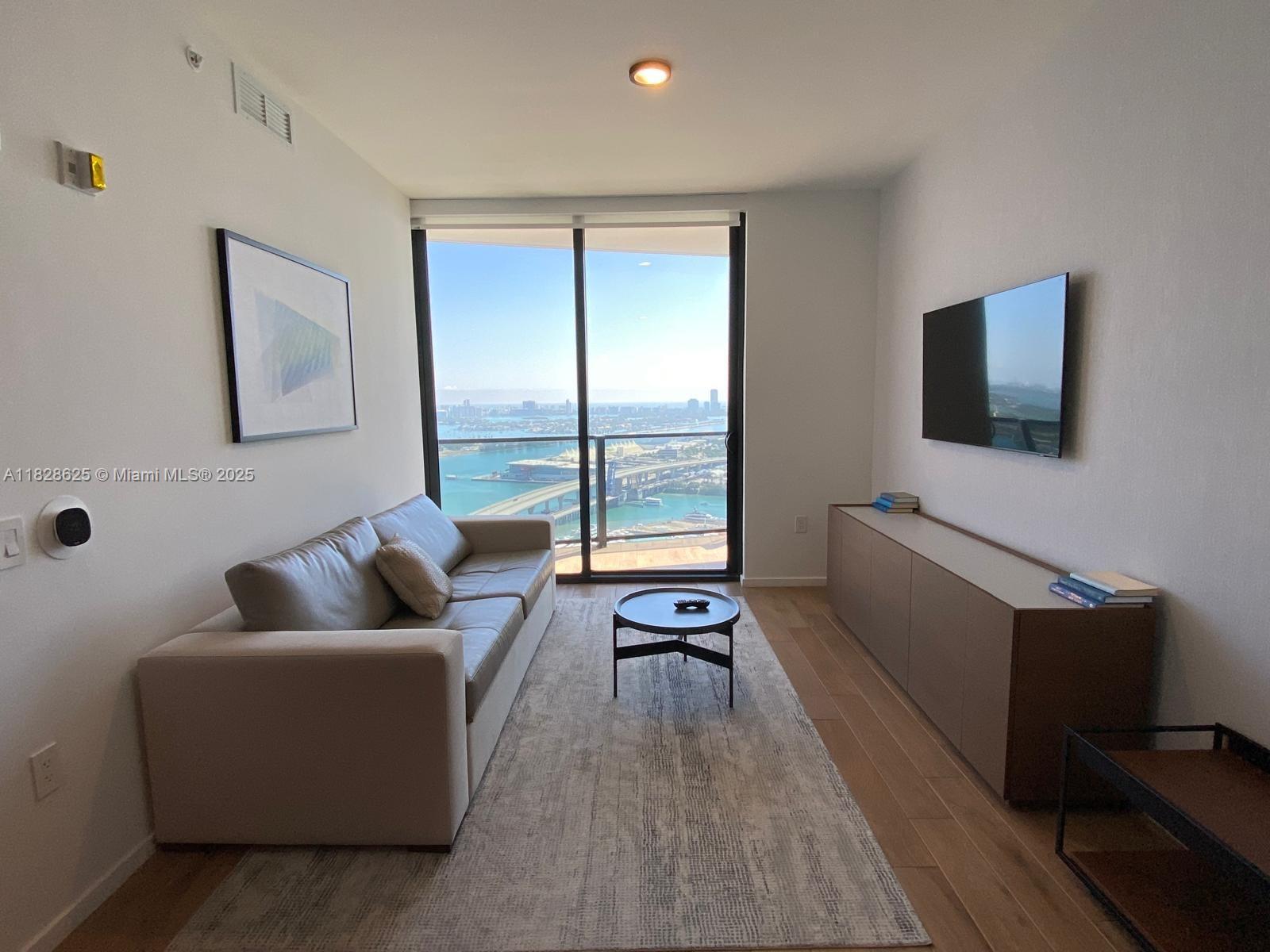 398 NE 5th St # 2910, Miami FL 33132 photo 2