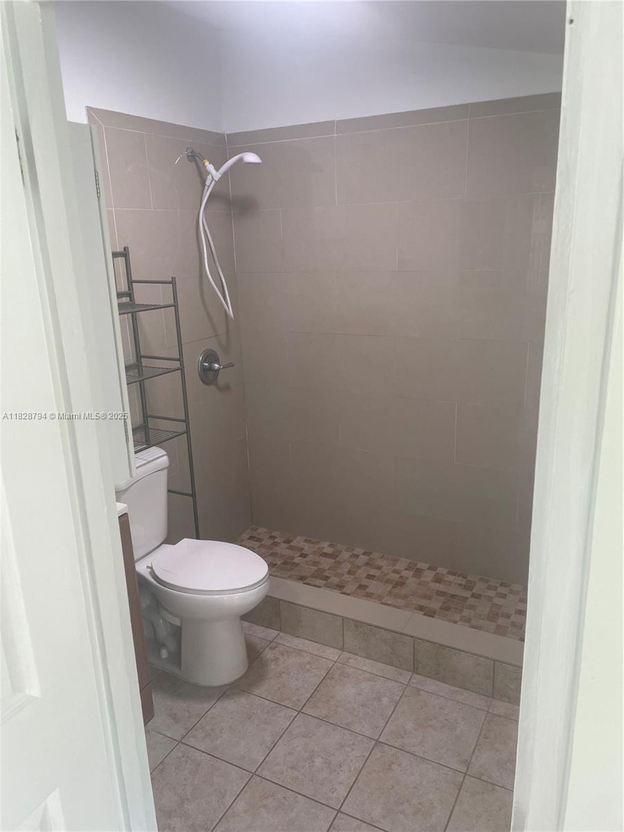 1115 NE 10th St # 2, Hallandale Beach FL 33009 photo 5