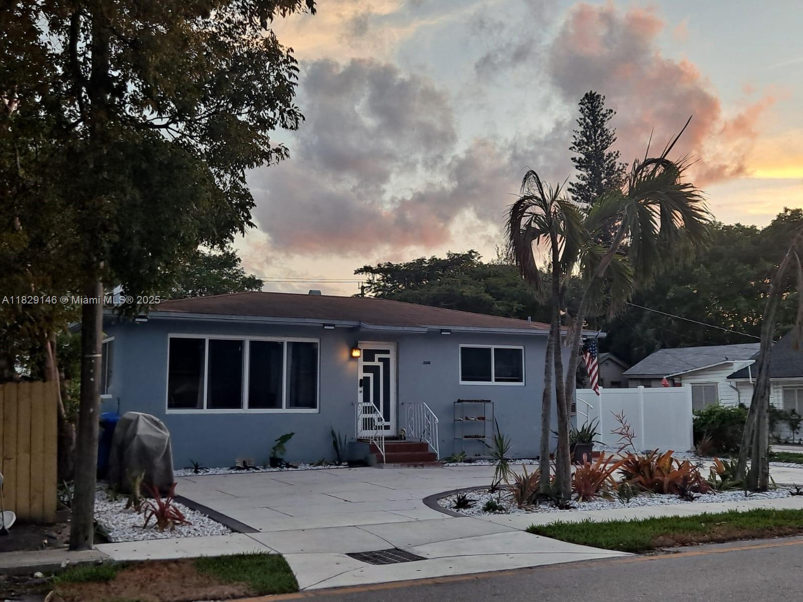 2242 Polk St, Hollywood FL 33020