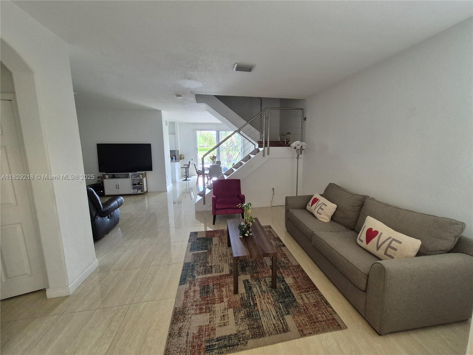 8134 NW 108th Pl, Doral FL 33178 photo 2