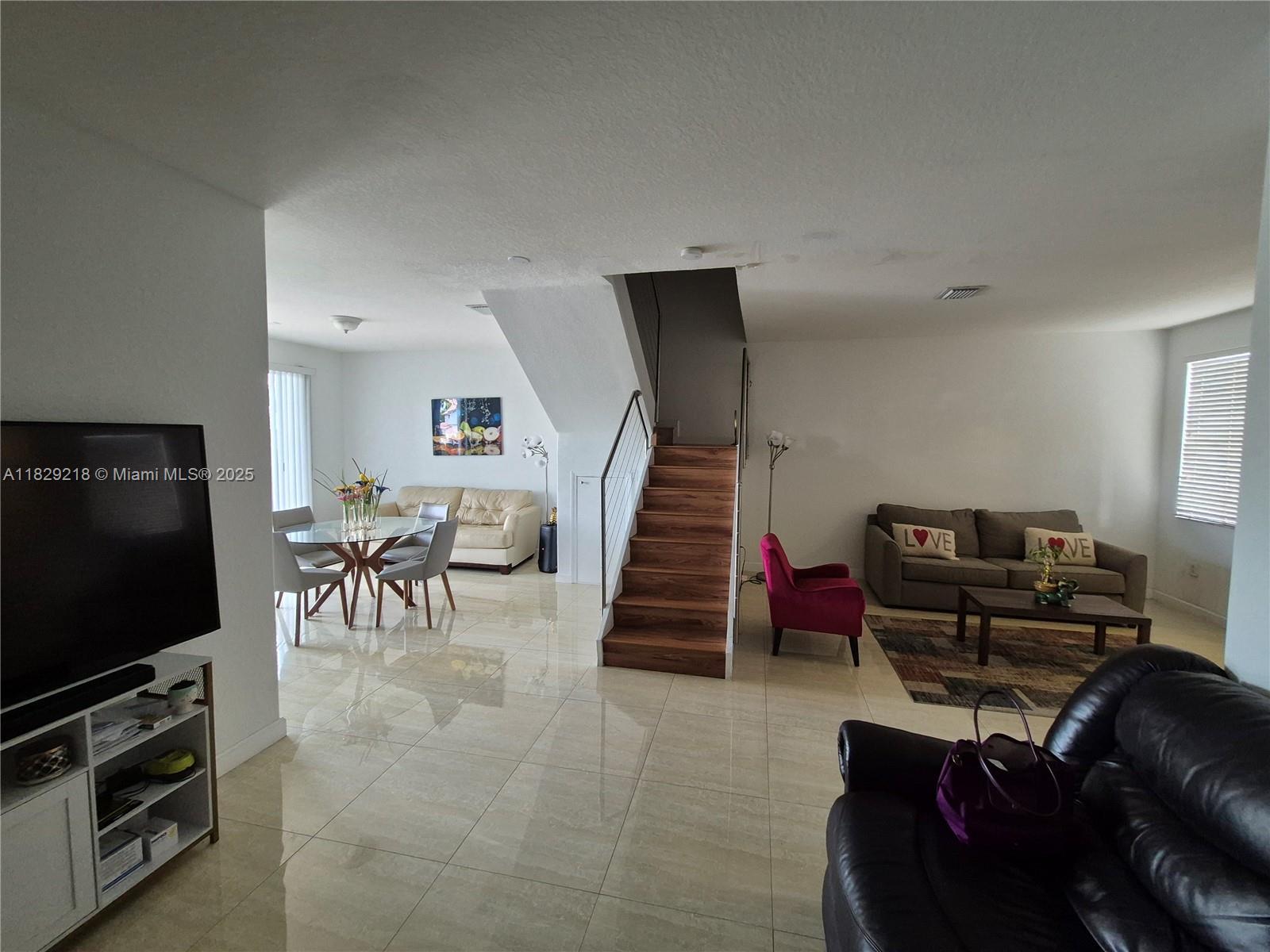 8134 NW 108th Pl, Doral FL 33178 photo 4