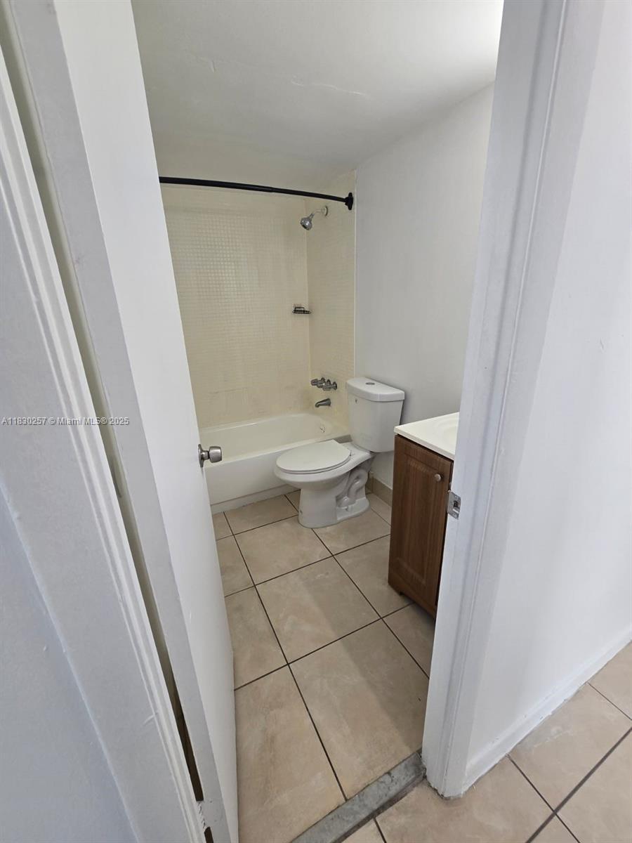 486 NW 165th St Rd # 306, Miami FL 33169 photo 4