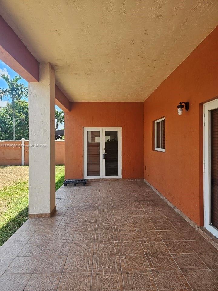 Miami, FL 33185 photo 2