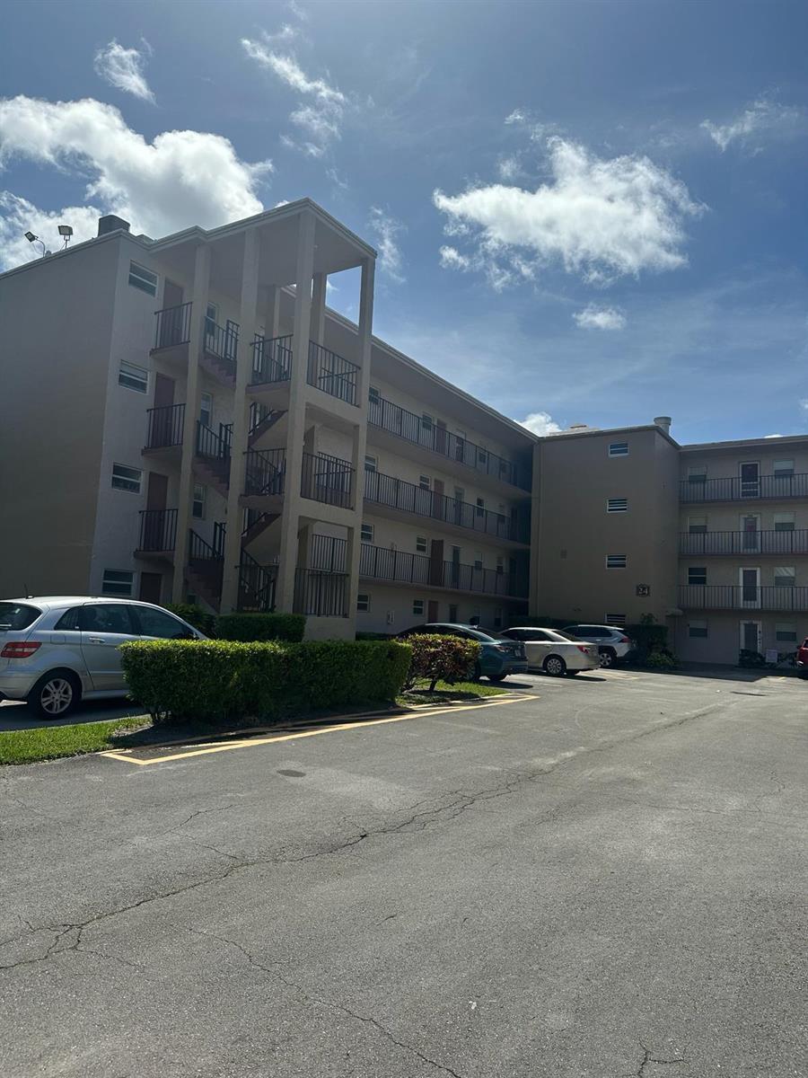 225 Bonnie Boulevard # 116, Palm Springs FL 33461 photo 2