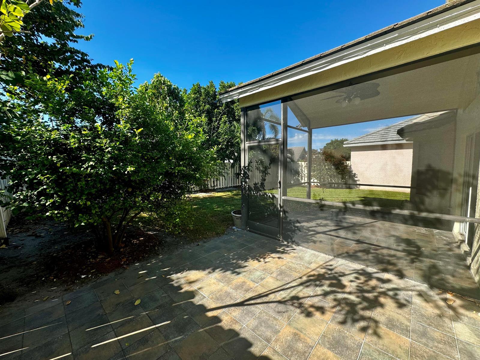2014 Normandy Circle, West Palm Beach FL 33409 photo 4