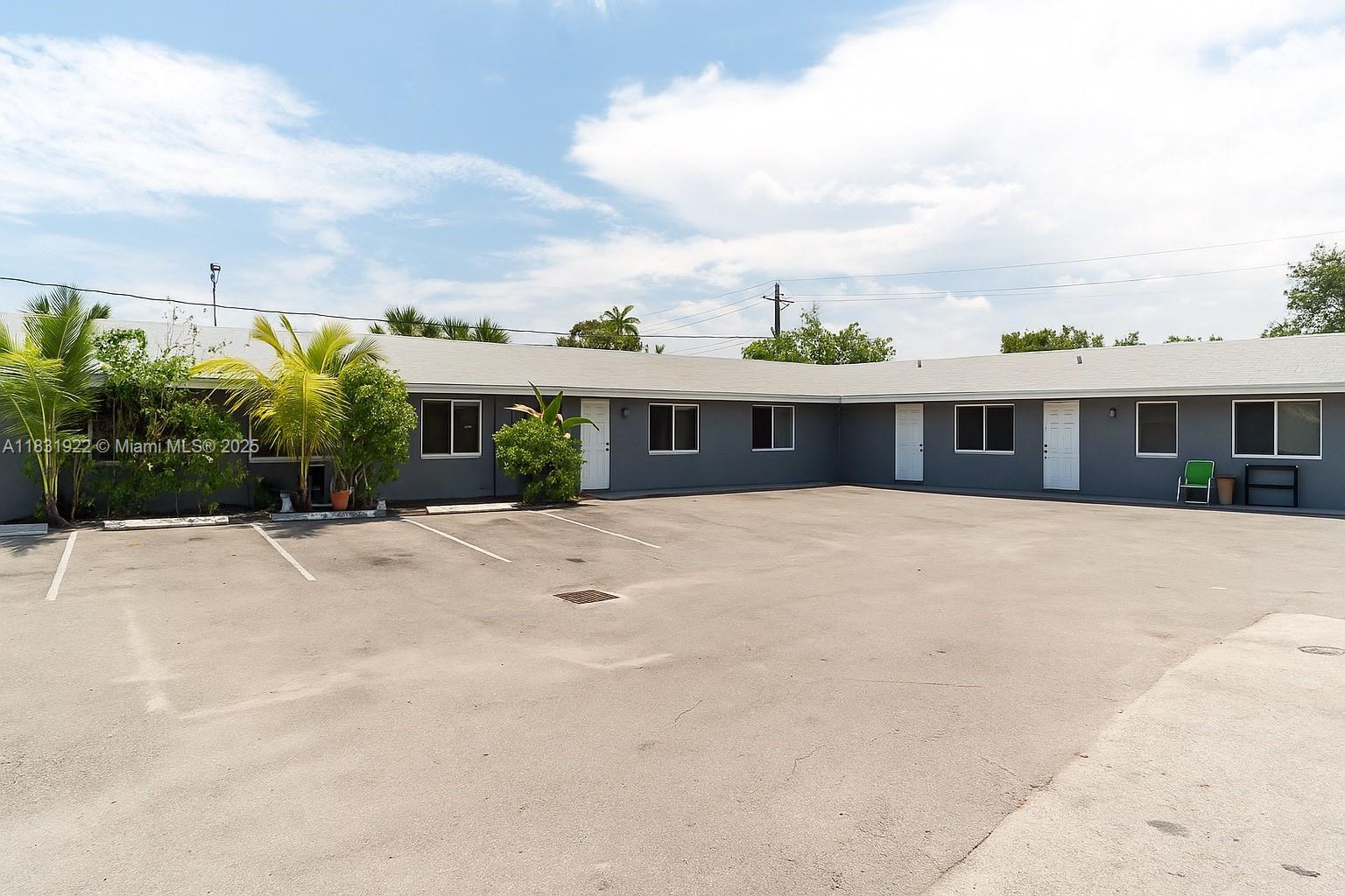 86 NE 36th Ct, Oakland Park FL 33334 photo 2