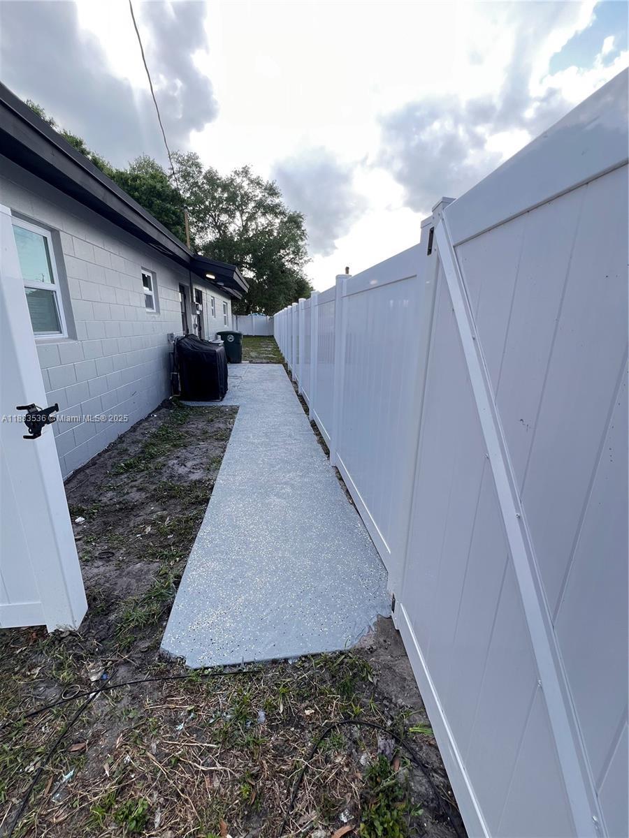 711 N 23rd St, Fort Pierce FL 34950 photo 2