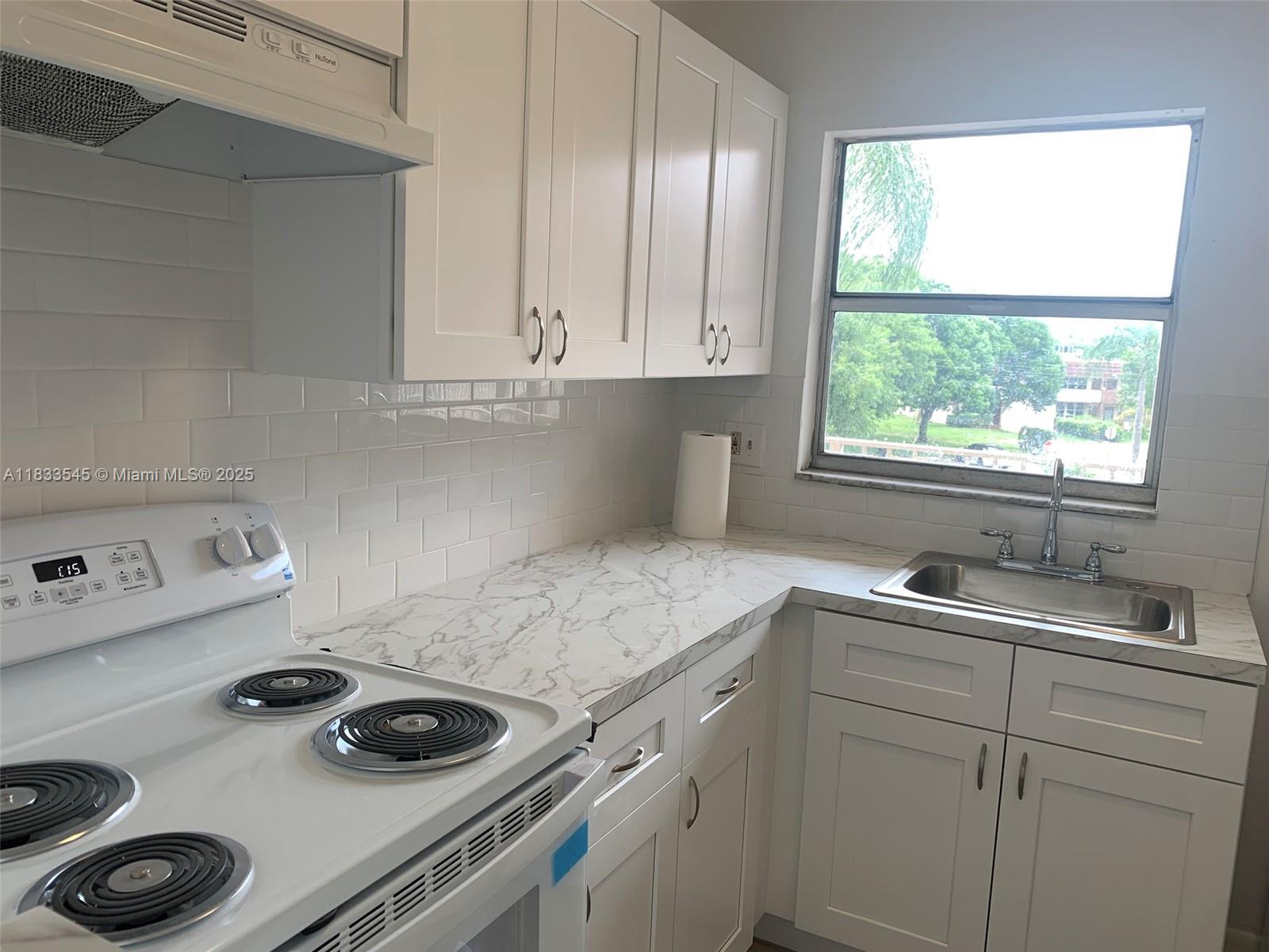 8861 Sunrise Lakes Blvd # 307, Sunrise FL 33322 photo 3