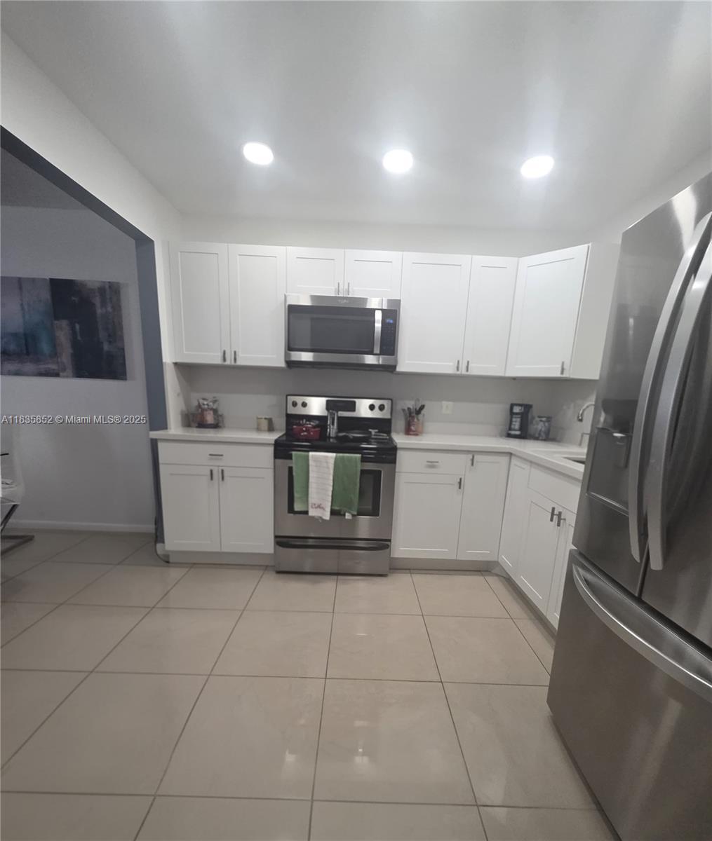 9800 Sunrise Lakes Blvd # 309, Sunrise FL 33322 photo 4