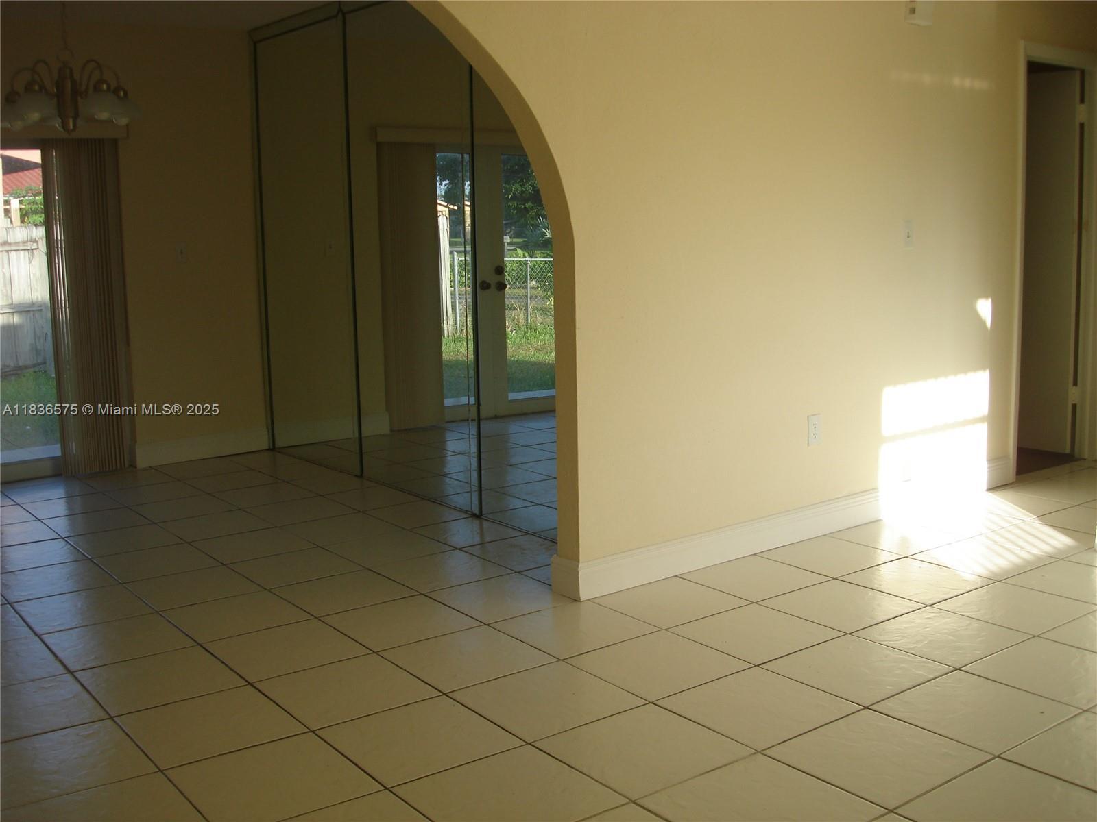 696 SW 16th Ter, Homestead FL 33030 photo 2