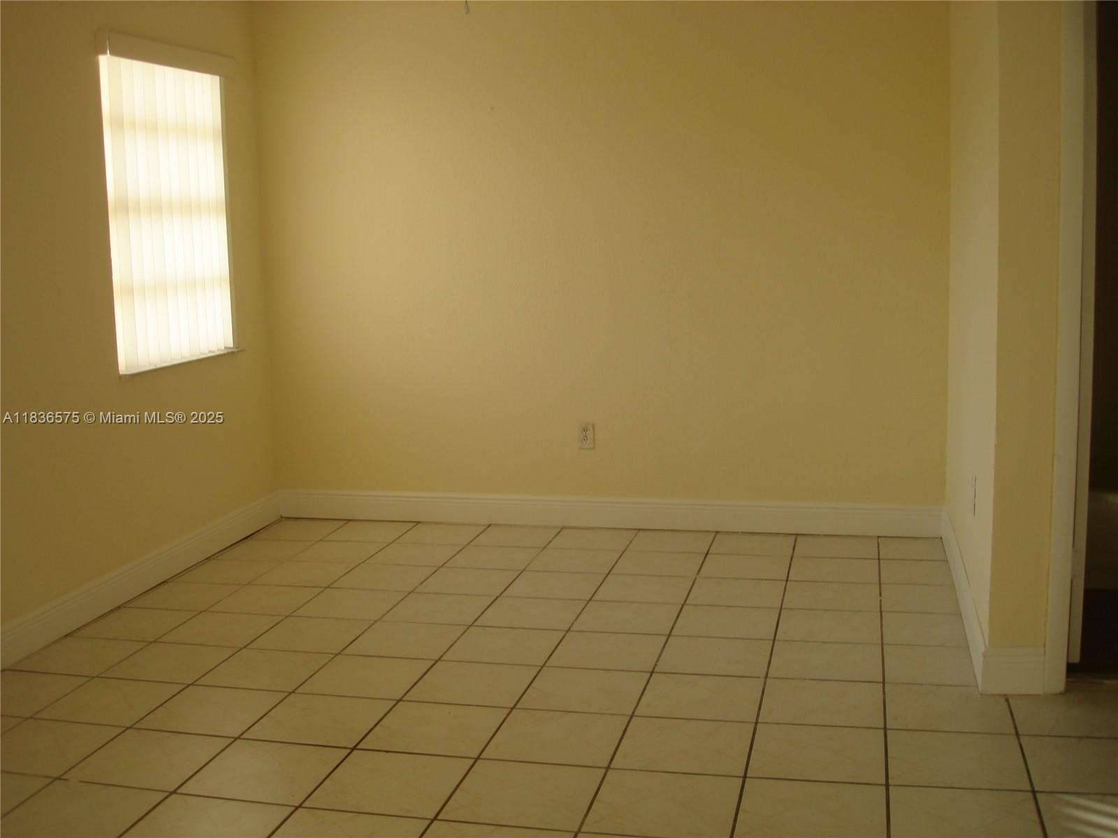 696 SW 16th Ter, Homestead FL 33030 photo 3