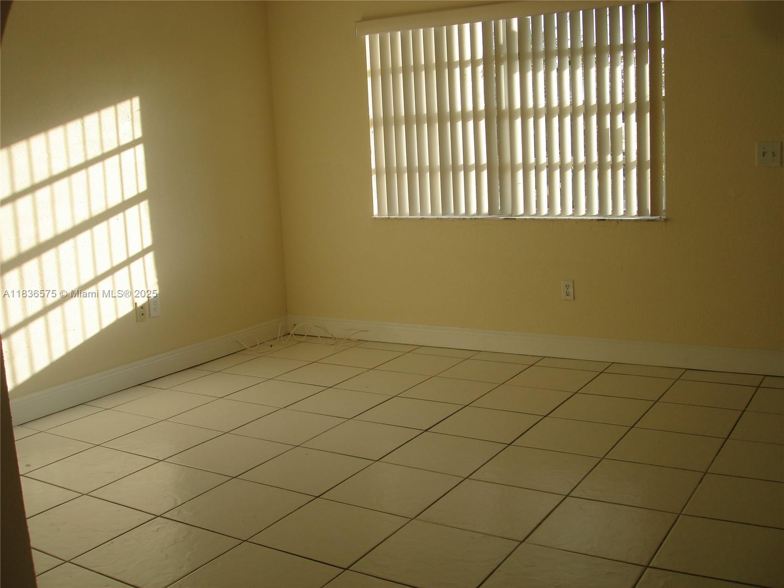 696 SW 16th Ter, Homestead FL 33030 photo 5