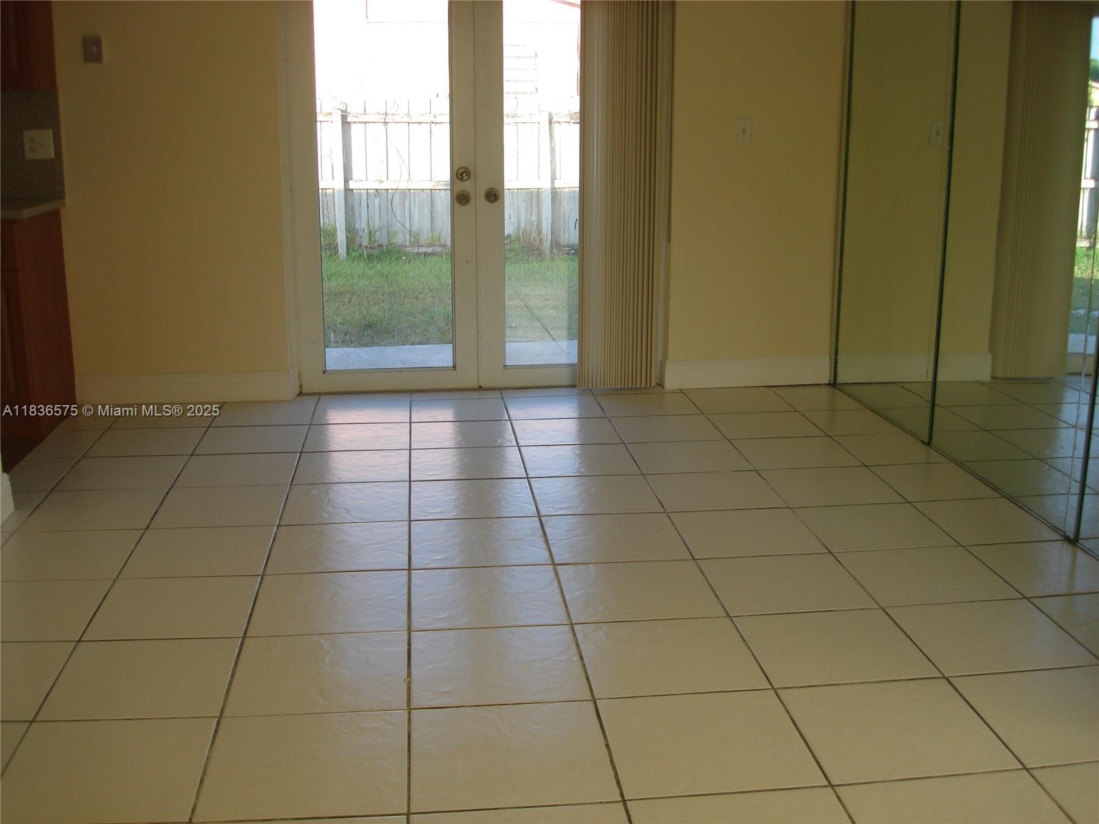 696 SW 16th Ter, Homestead FL 33030 photo 4