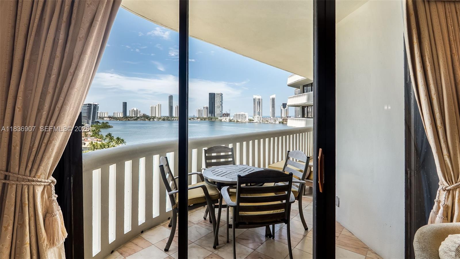 3000 Island Blvd # 1103, Aventura FL 33160 photo 4