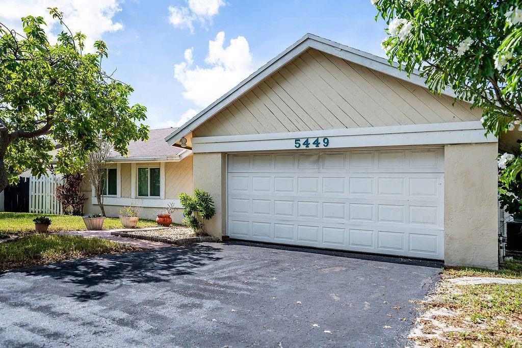 5449 NW 56th Court, Tamarac FL 33319 photo 2