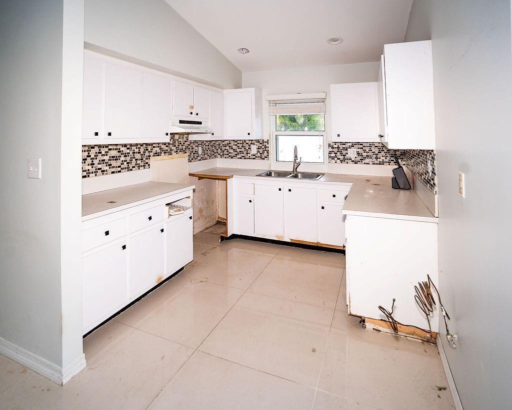 5449 NW 56th Court, Tamarac FL 33319 photo 3