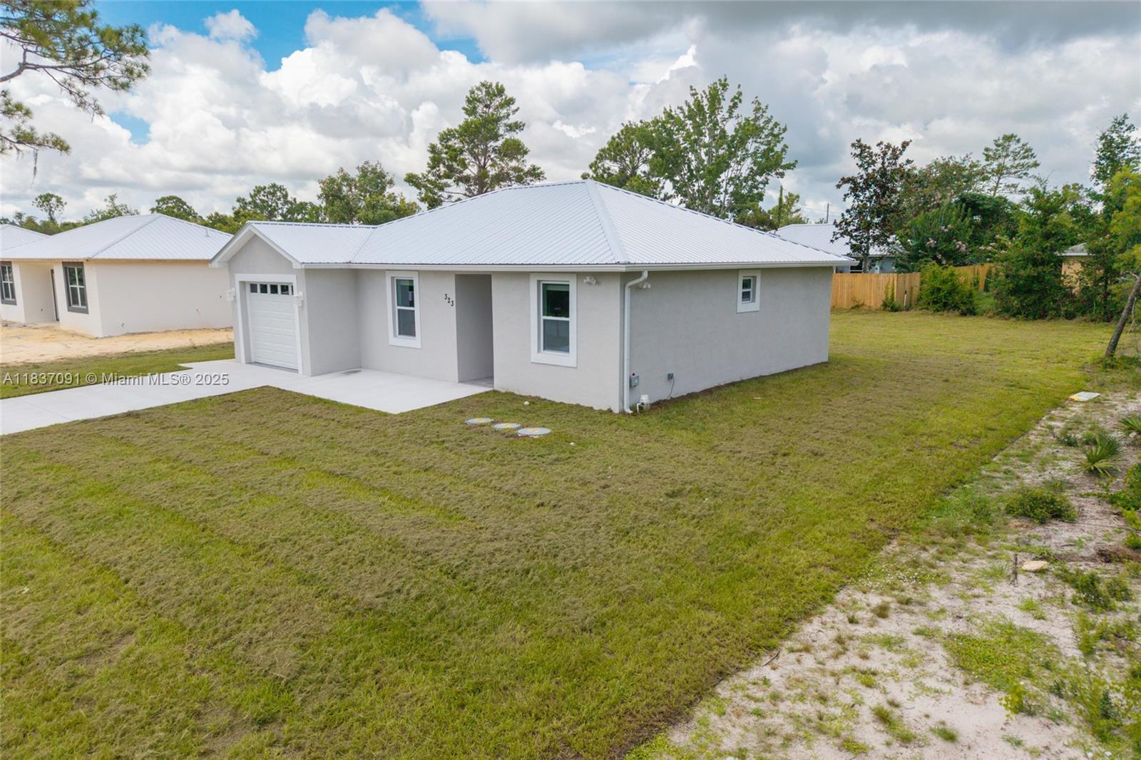 323 Garfield Ave NE, Lake Placid FL 33852 photo 2