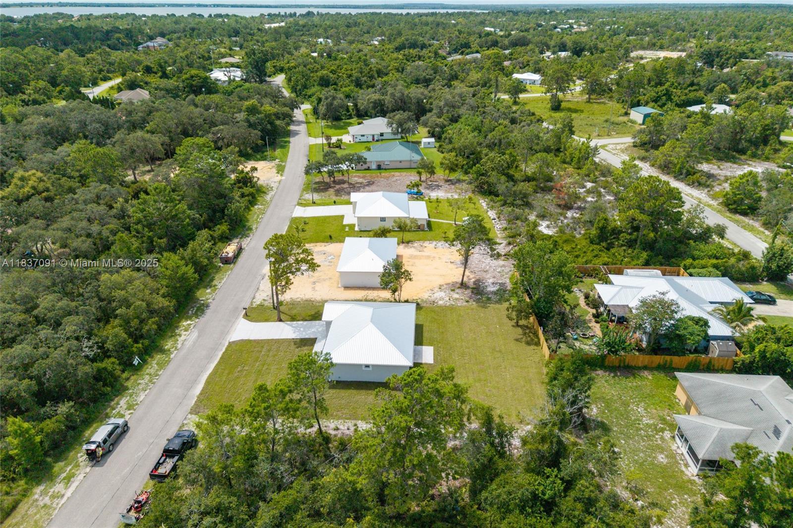 323 Garfield Ave NE, Lake Placid FL 33852 photo 4