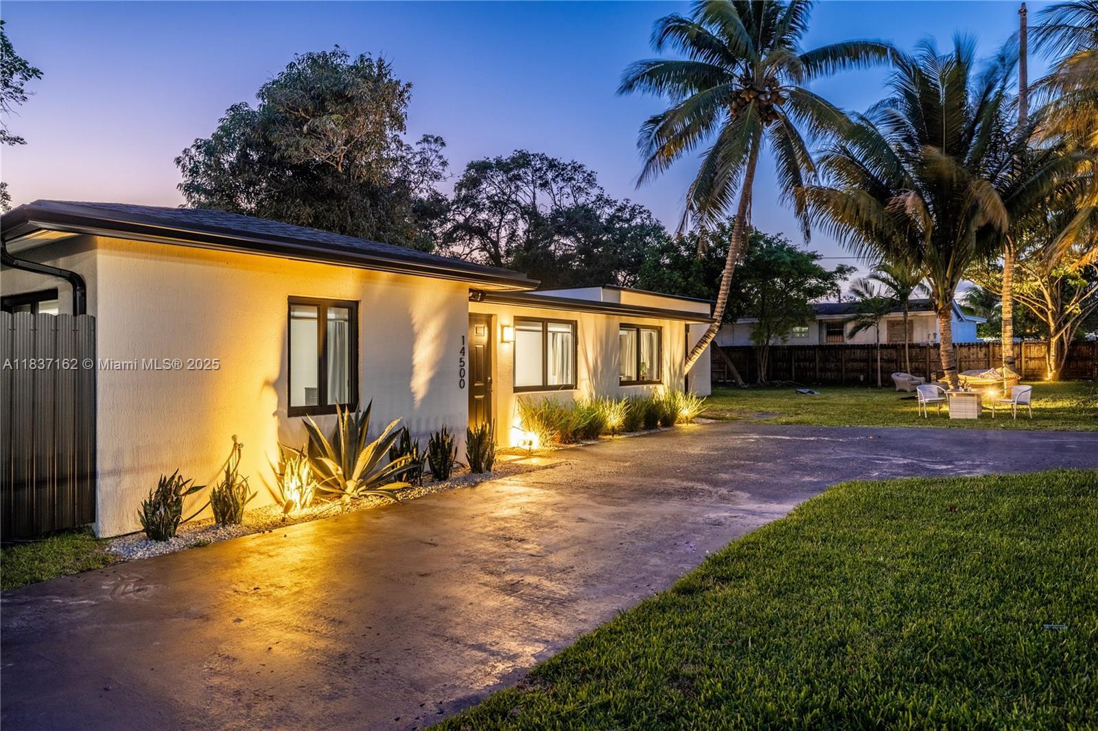 14500 NE 18th Ave, Miami FL 33181 photo 2