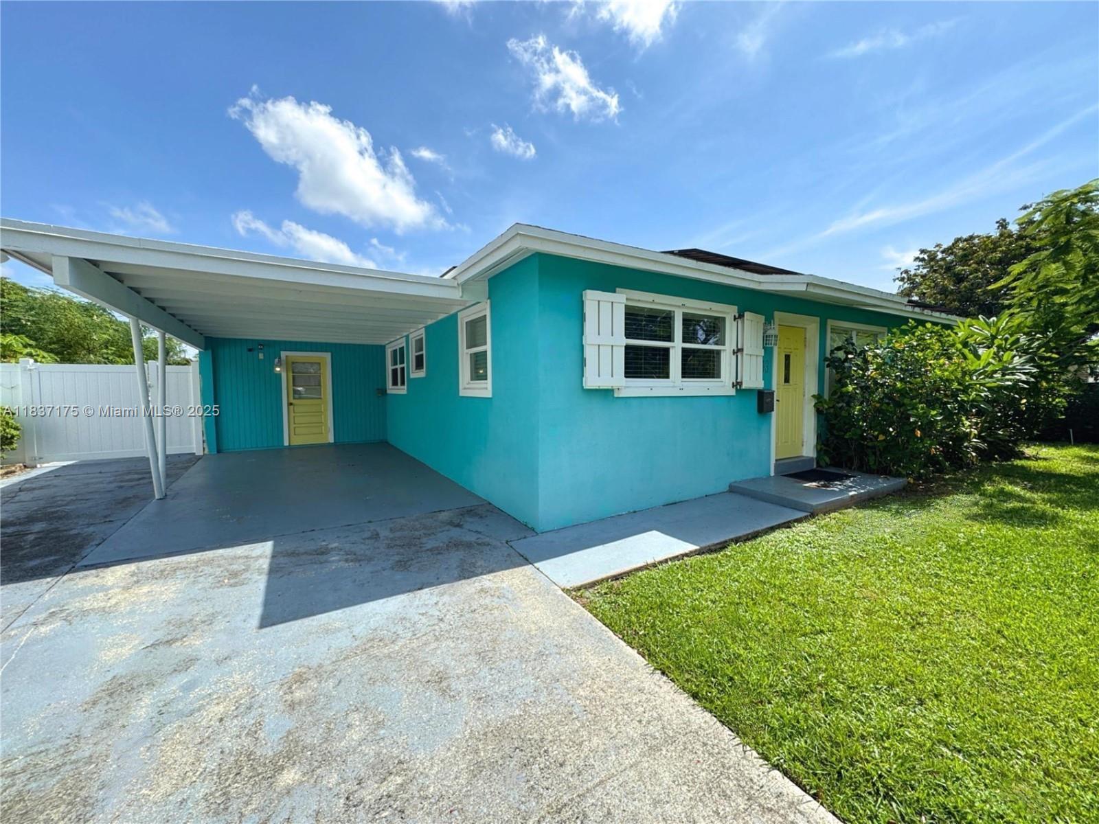 813 Date Palm Dr, Lake Park FL 33403 photo 2