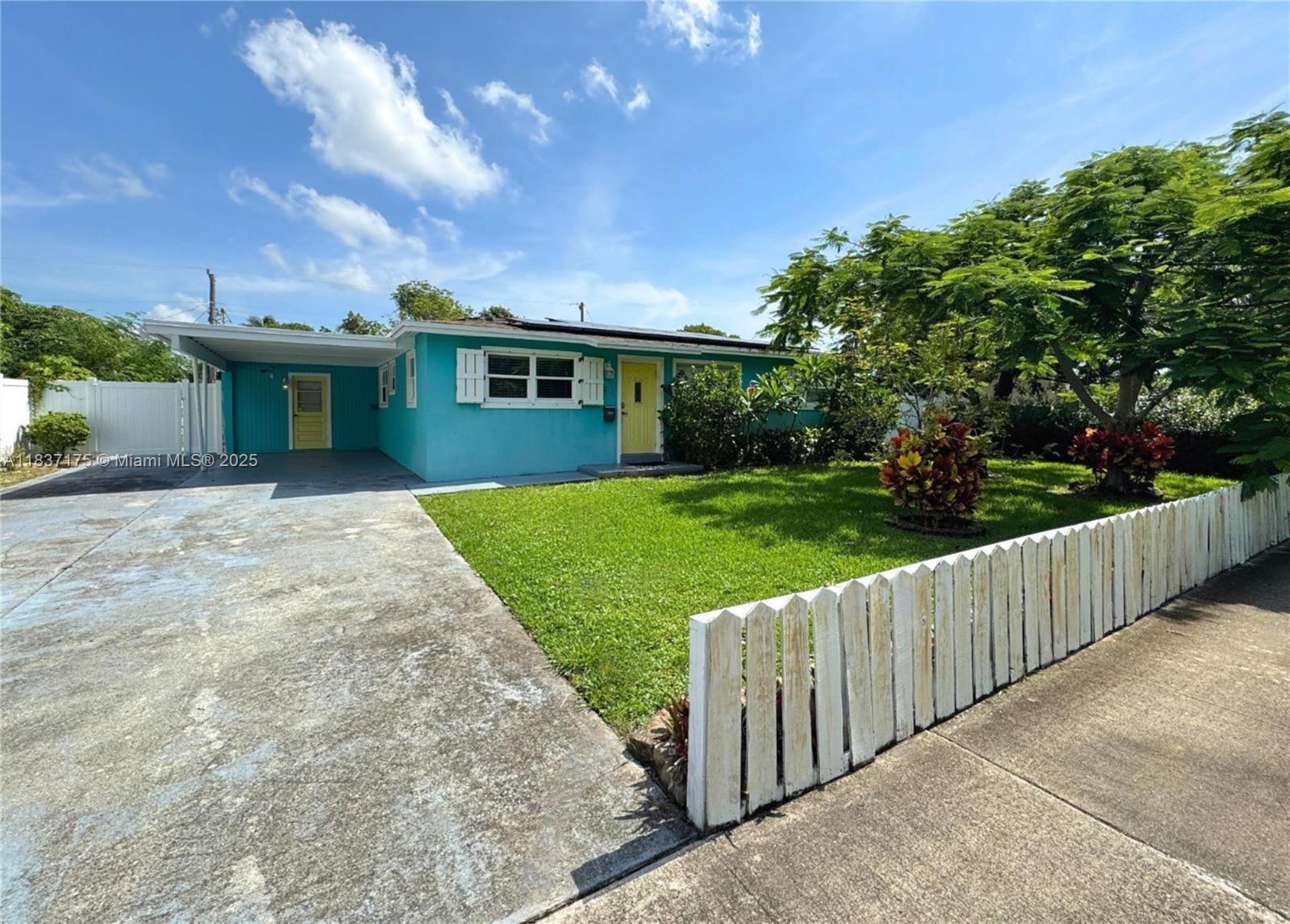 813 Date Palm Dr, Lake Park FL 33403