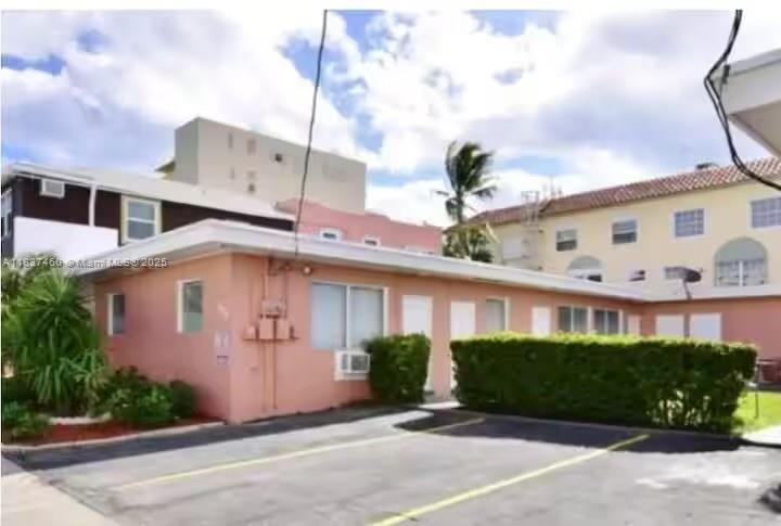 342 Van Buren St, Hollywood FL 33019 photo 2