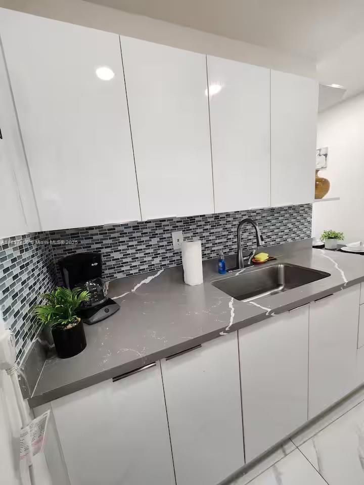342 Van Buren St, Hollywood FL 33019 photo 4