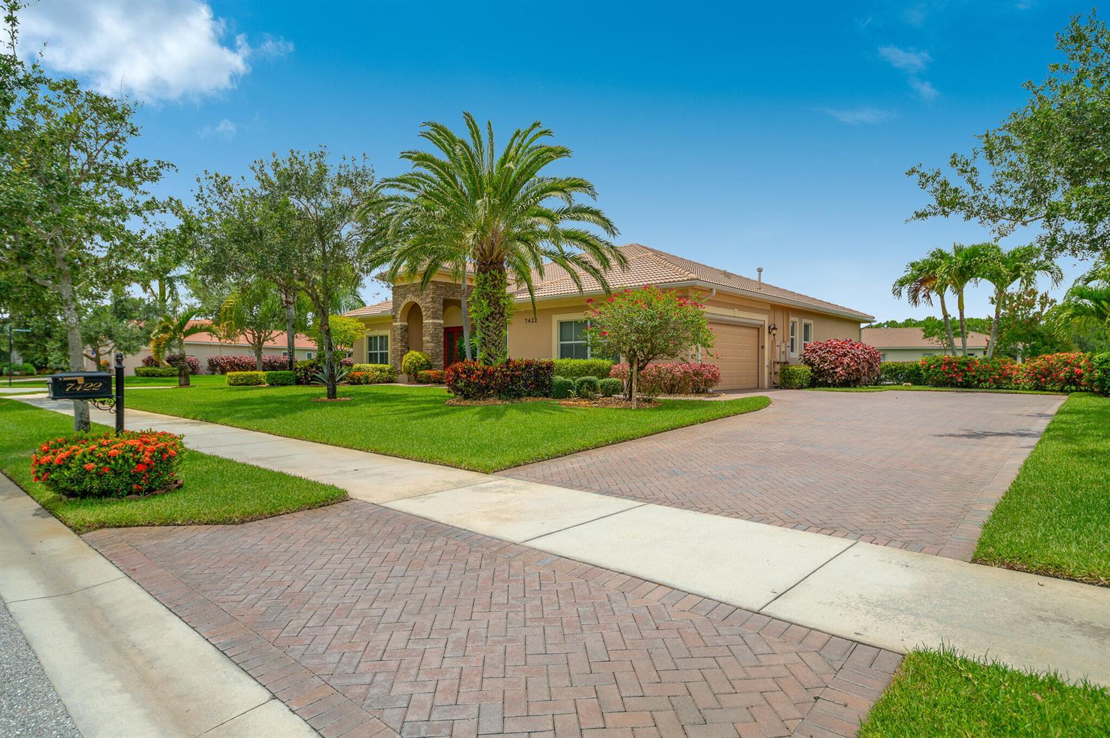 7422 SE Belle Maison Drive, Stuart FL 34997 photo 3