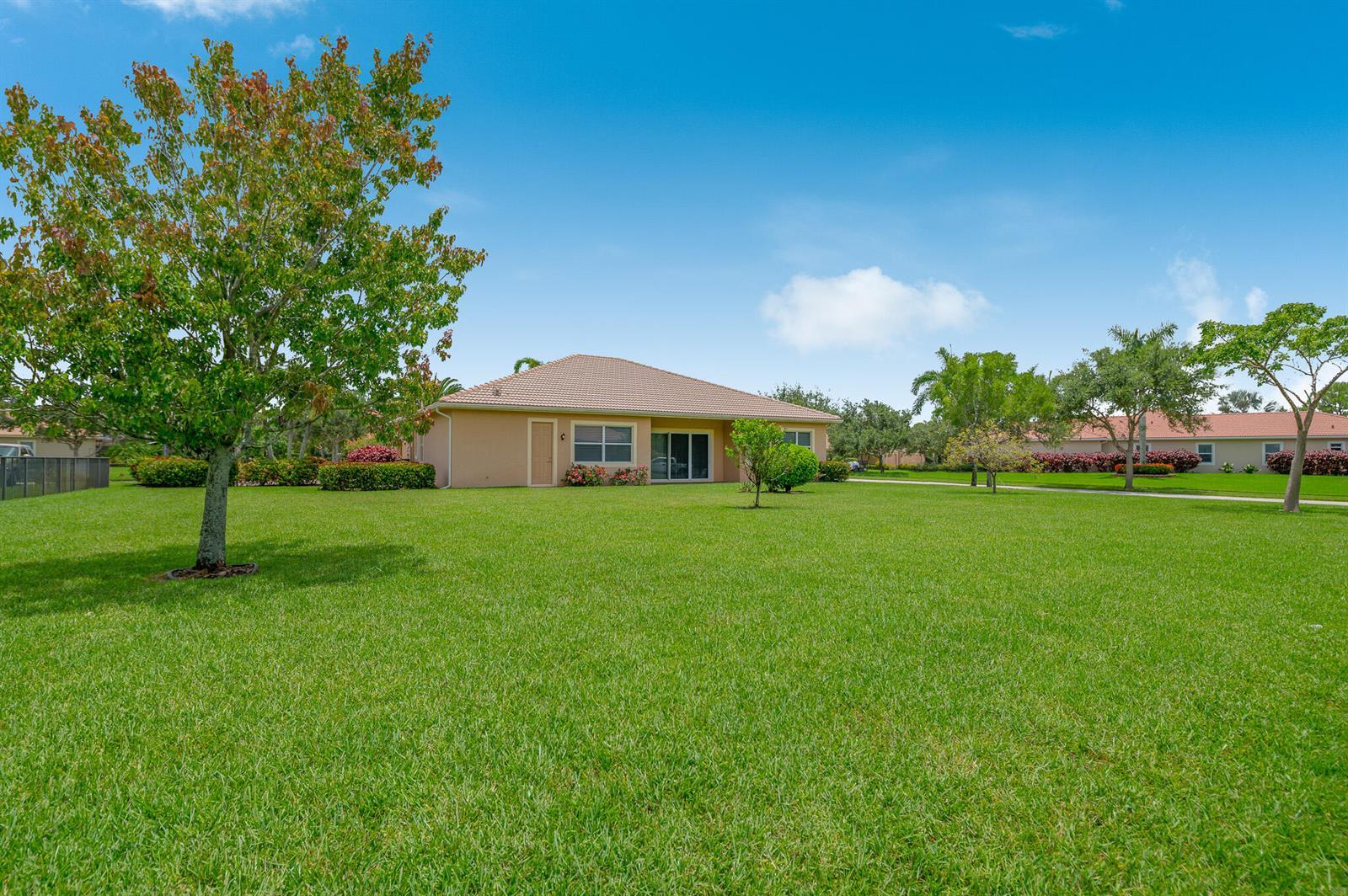 7422 SE Belle Maison Drive, Stuart FL 34997 photo 4