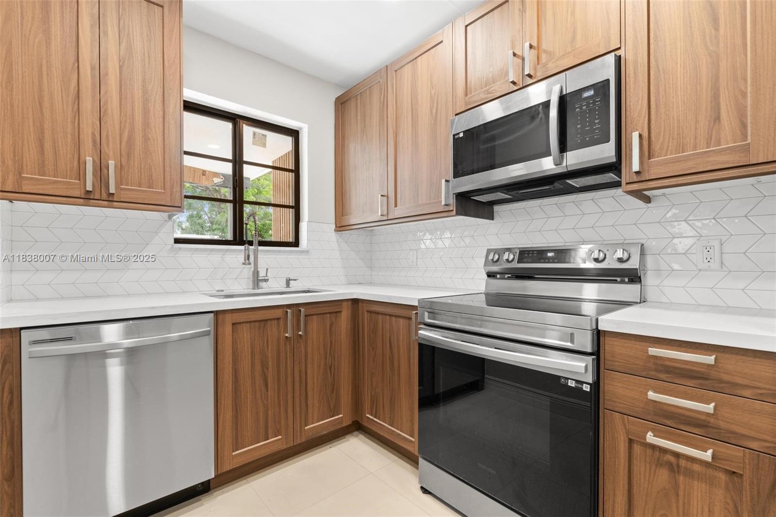 2440 SW 3rd St, Miami FL 33135 photo 4