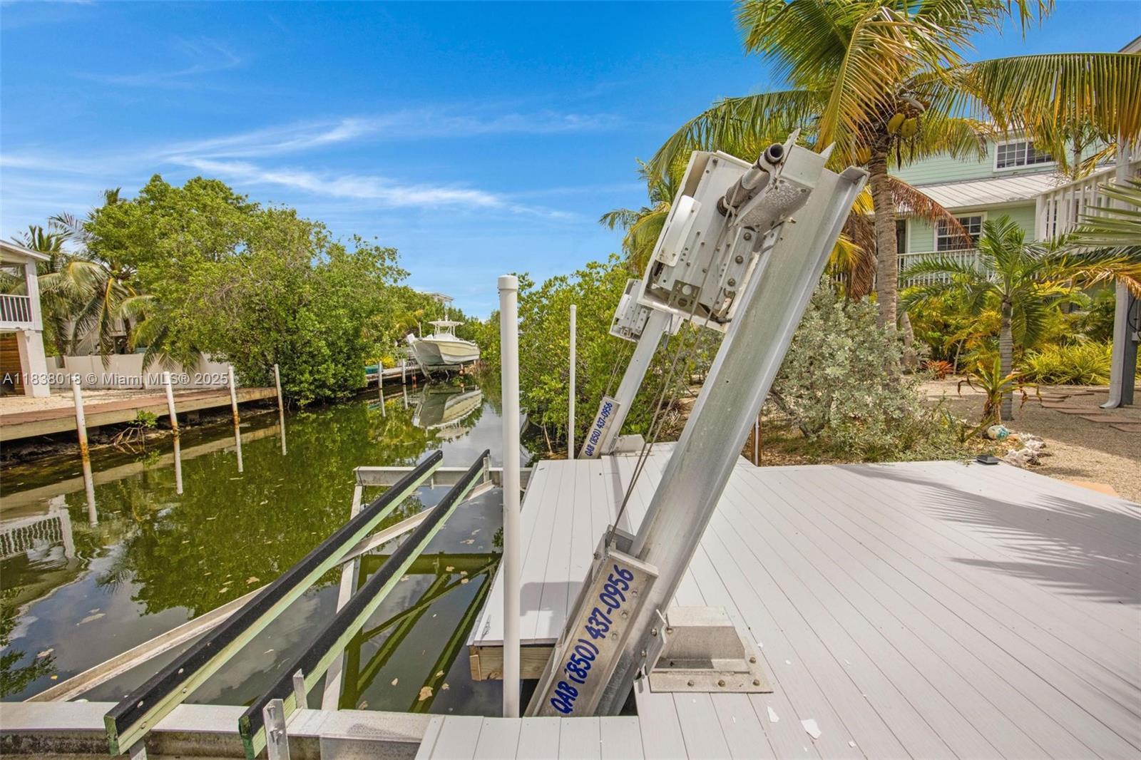 547 HECK, Torch Key FL 33042 photo 4