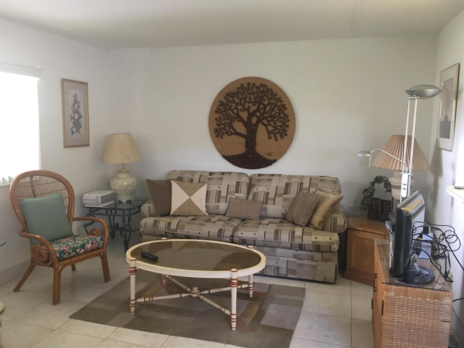 99 Saxony C, Delray Beach FL 33446 photo 2