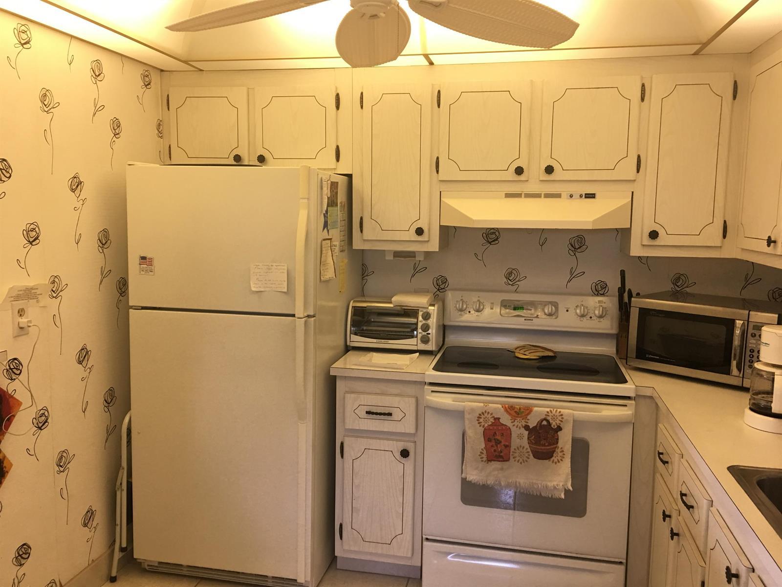 99 Saxony C, Delray Beach FL 33446 photo 5
