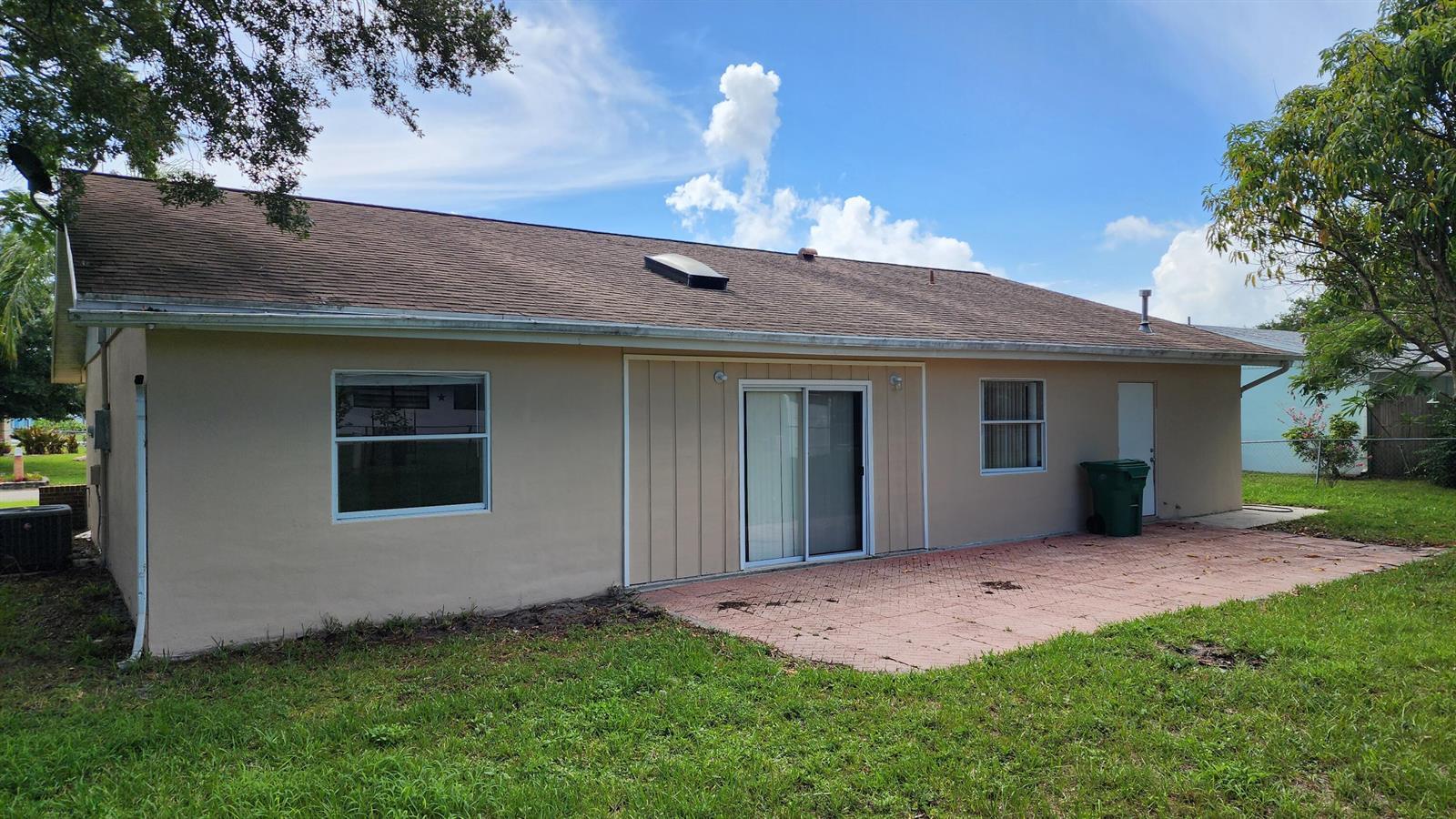 342 NE Surrey Street, Port St. Lucie FL 34983 photo 2