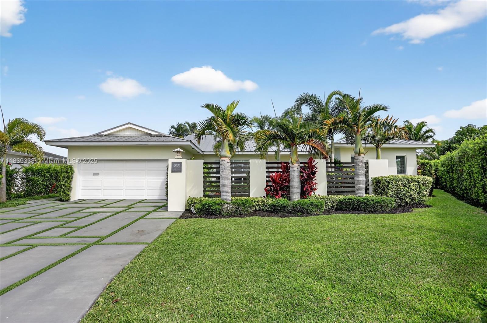 4907 Holly Dr, Tamarac FL 33319