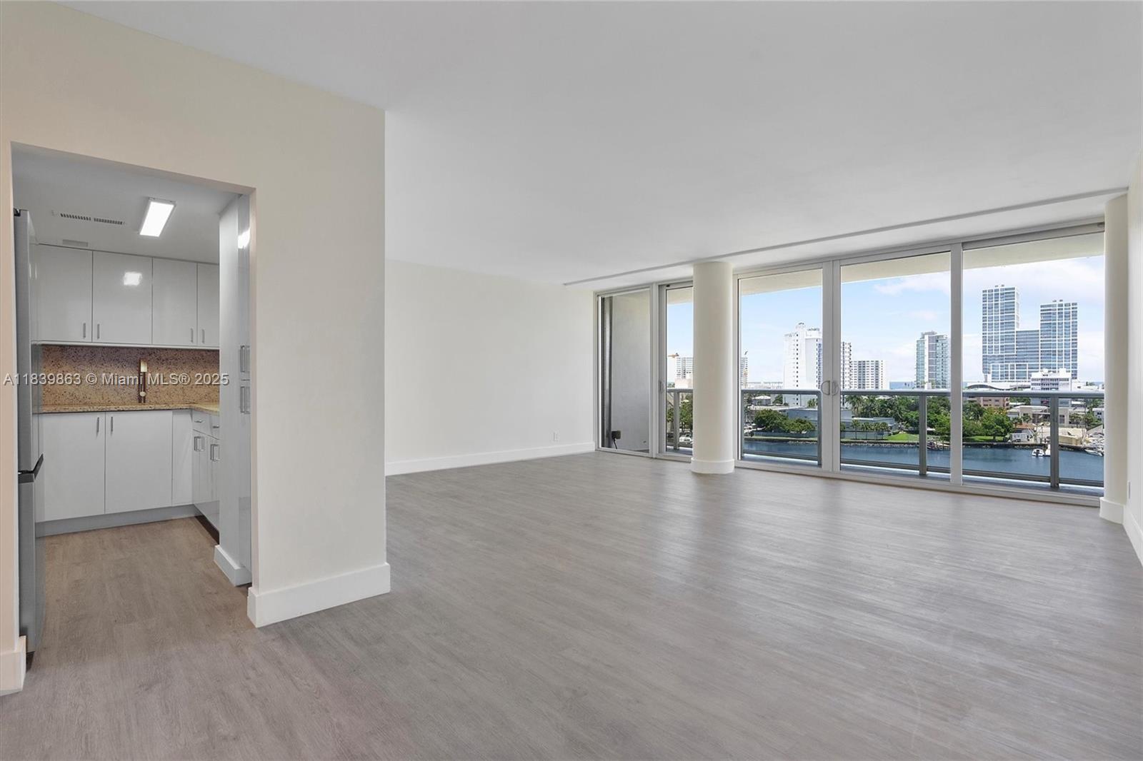 900 Bay Dr, Miami Beach FL 33141 photo 2
