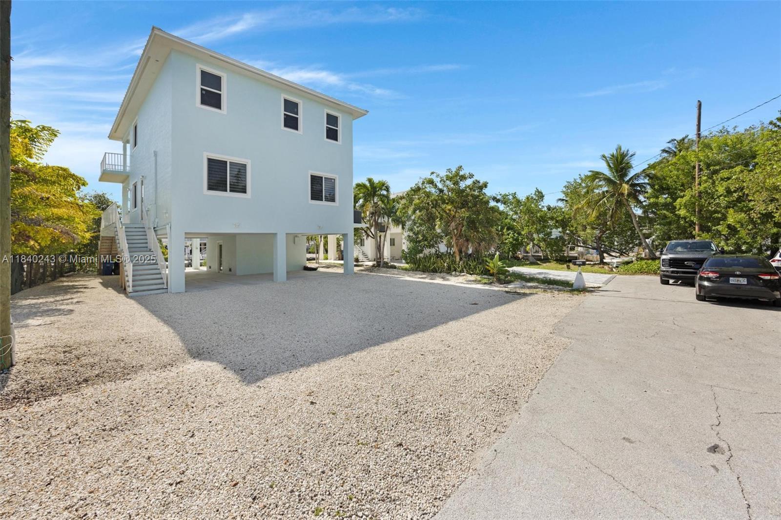 142 Peg Leg Ln, Lower Keys FL 33042 photo 2