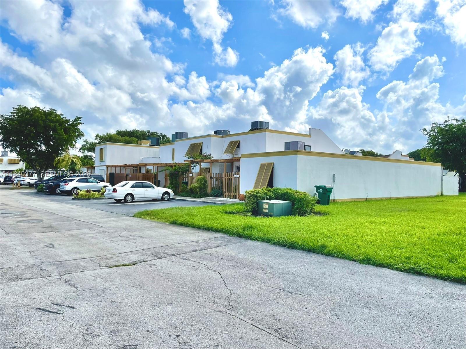 1725 SW 131st Place Cir S, Miami FL 33175 photo 2