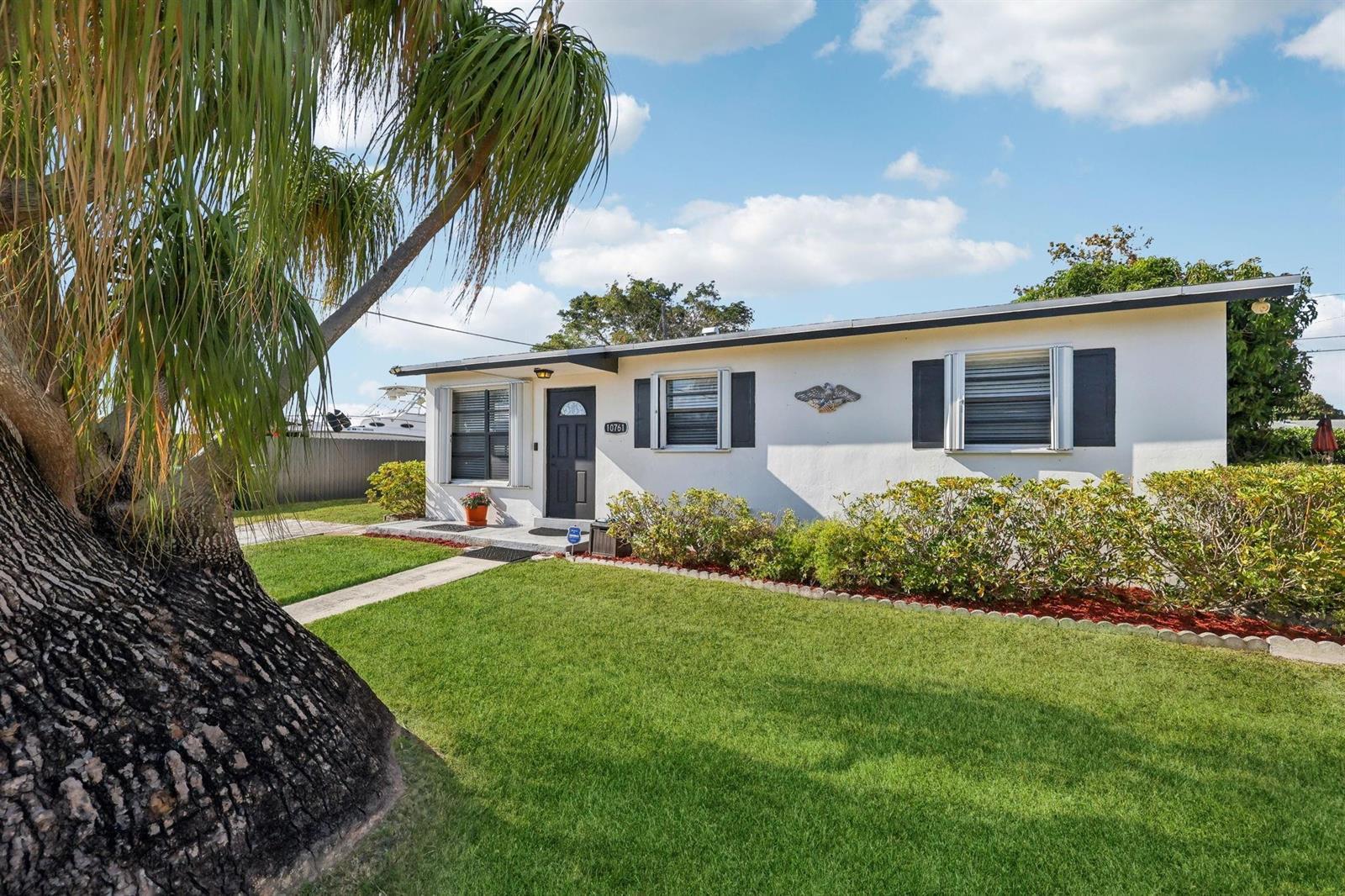 10761 SW 149th Street, Miami FL 33176 photo 2