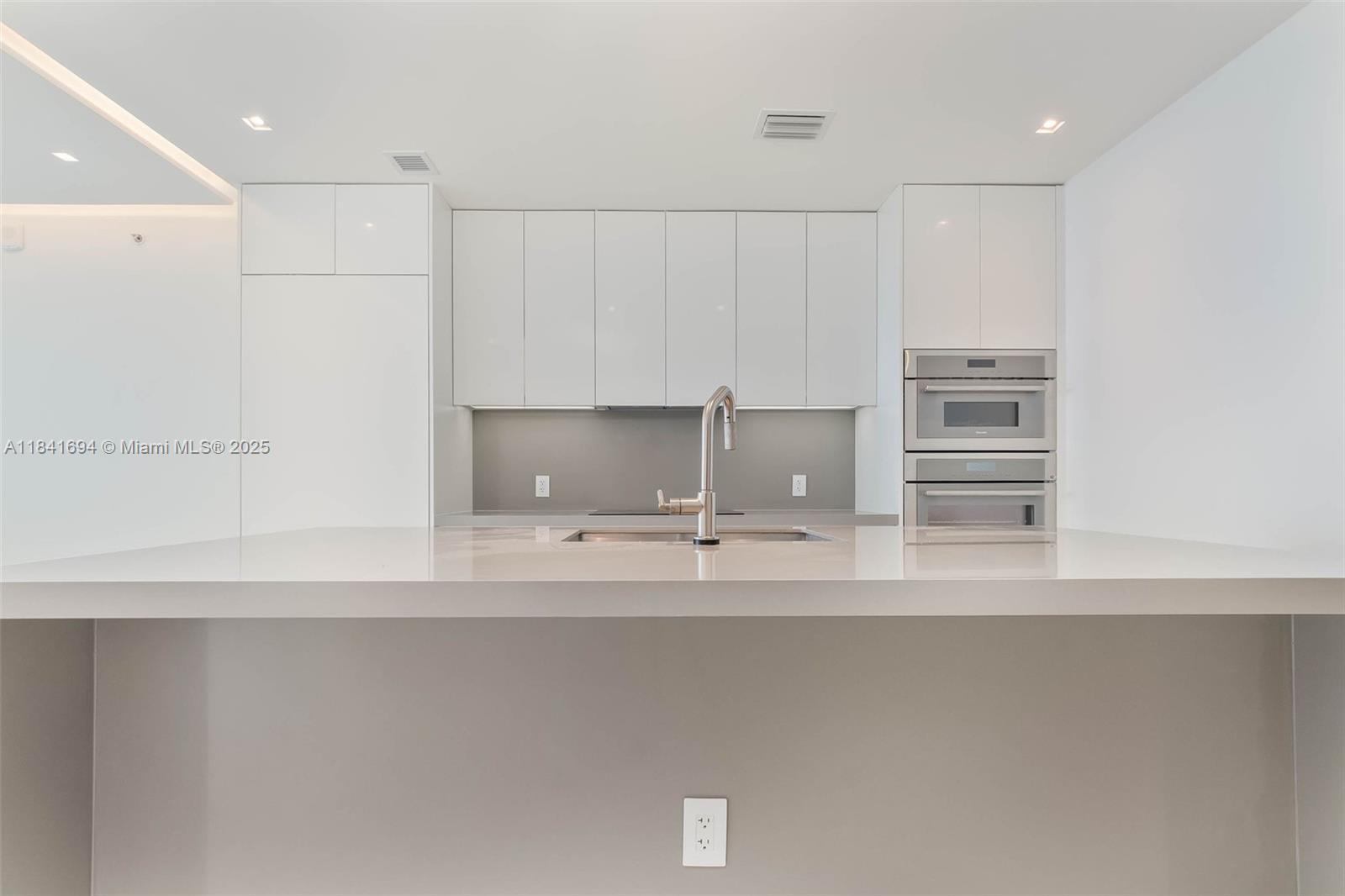 700 NE 24 ST # 5005, Miami FL 33137 photo 3