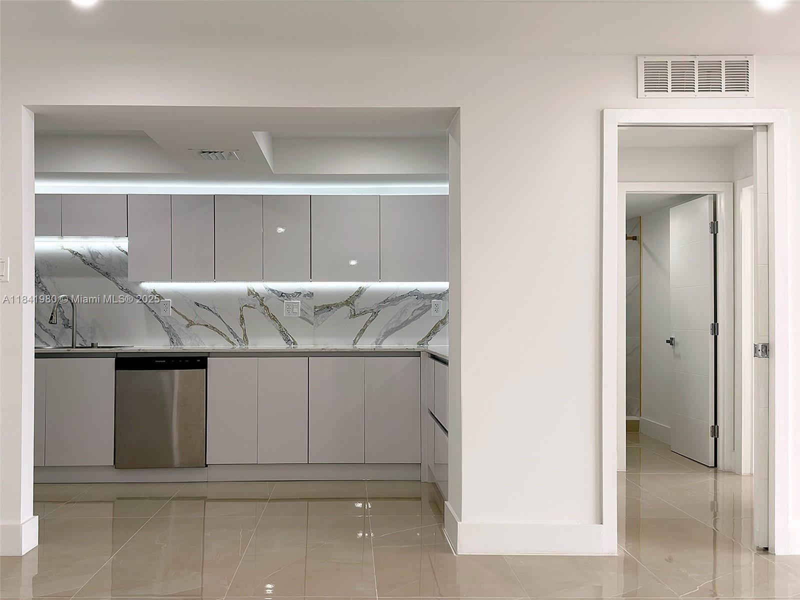 18071 Biscayne Blvd # 1202, Aventura FL 33160 photo 4